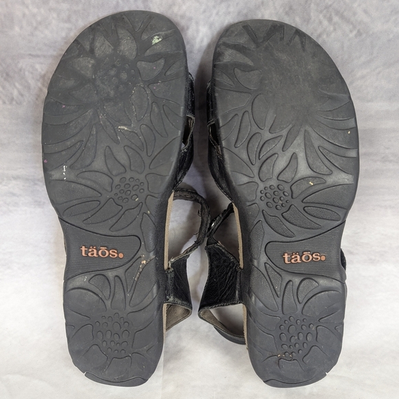Taos Size 10 Women's Black Sandals Leather With Medallions - Picture 3 of 8